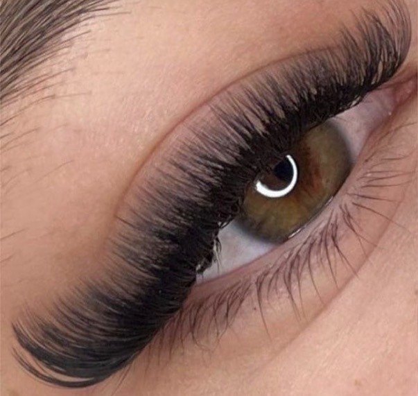Détail extensions de cils NG BEAUTY